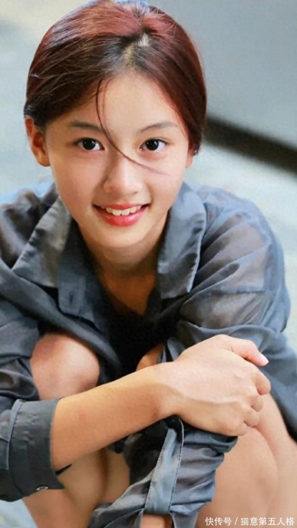 股票配资常识 走红女孩“七七”清空橱窗关闭评论区，此前被吐槽吃相难看，否认争议：没背景没团队